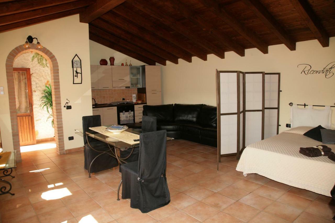 L'Isola Felice Apartment Монсерато Екстериор снимка